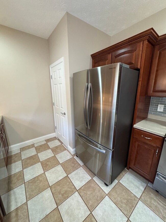 Building Photo - 2 Bed 2 full and 2 1/2 Bath- Imperial PA