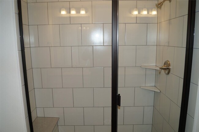 Building Photo - 2056 Meliana Dr