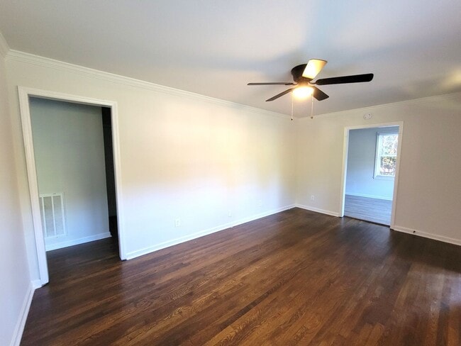 Building Photo - Brick Ranch in Yorkmount Area near Tyvola