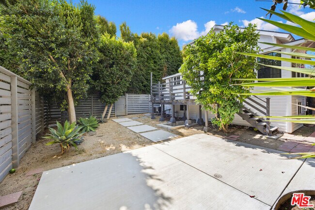 Building Photo - 9014 Harratt St