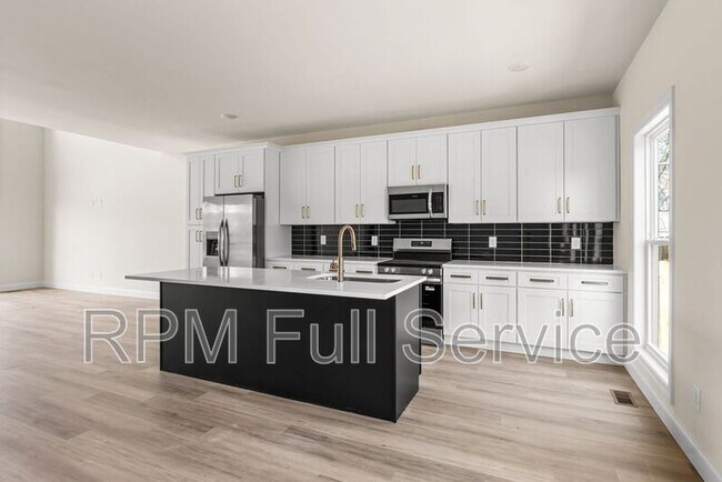 Building Photo - 2134 25th Ave N