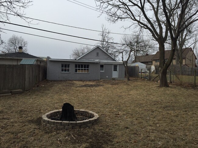 Building Photo - 517 Waukegan Rd