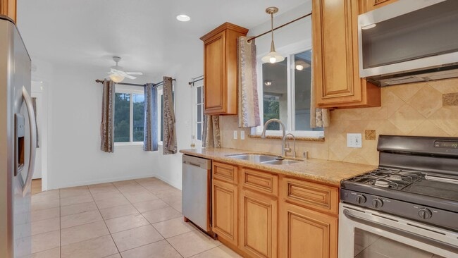 Building Photo - Lovely Home in San Jose near scenic Alum Rock! 2 Bedroom 2 Bath plus 1 Bed/1 Bath ADU