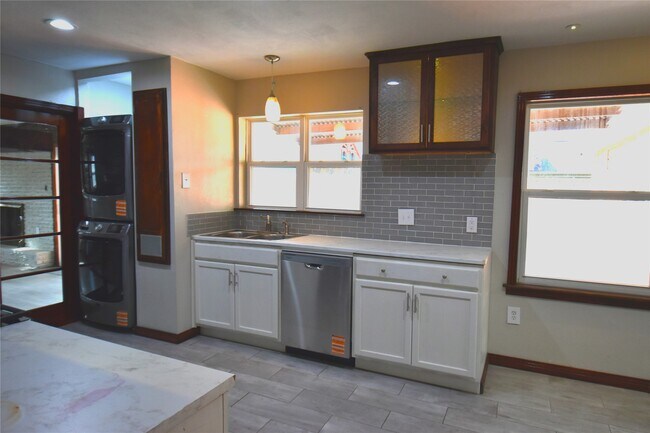 Building Photo - 5602 Tallow Ln