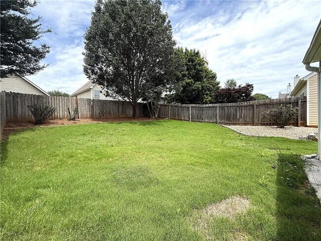 Building Photo - 2150 Lexington Ln