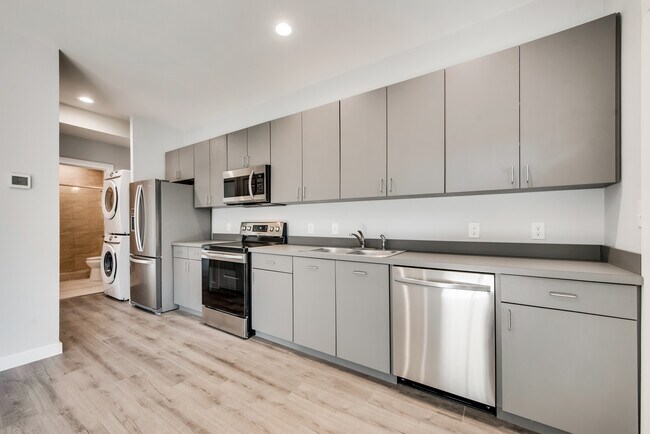 Building Photo - 1531 Hickory St