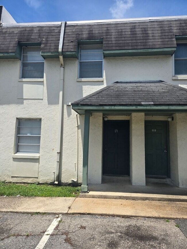 Primary Photo - 2bedrooms 1.5 baths Townhome Available Now