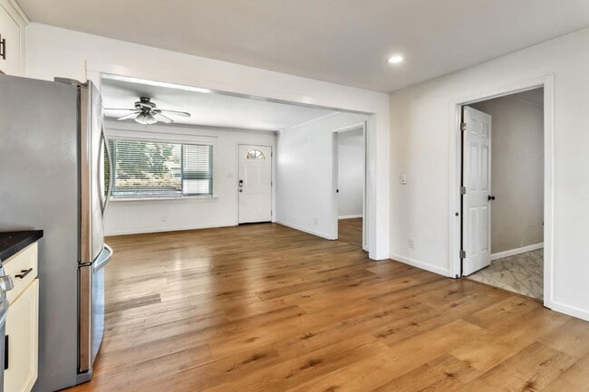Building Photo - 12015 Ellery St