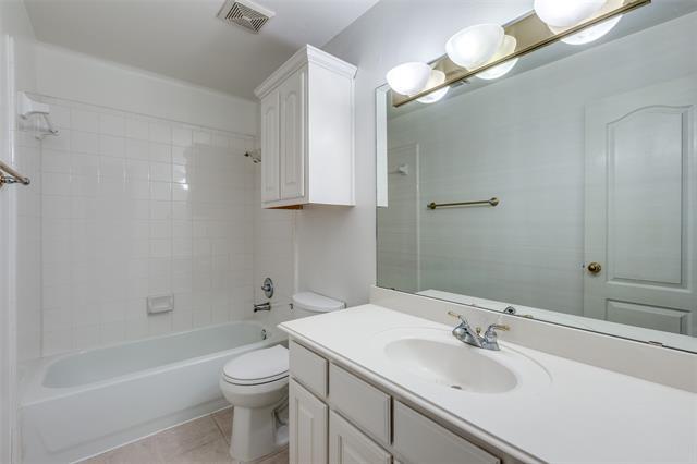 Building Photo - 4684 Old Pond Dr