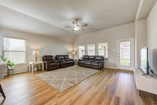 Building Photo - 31416 Cedar Elm Trl