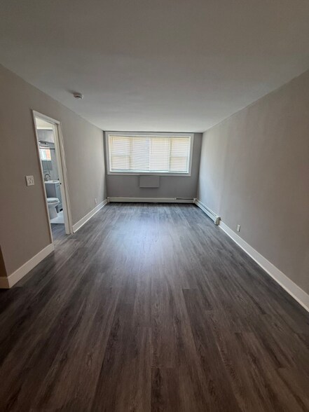 Building Photo - 394 Park Ave