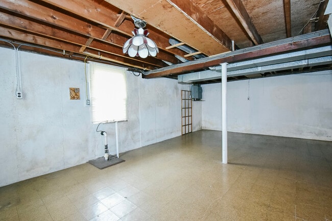 Building Photo - 60 Wildwood Rd