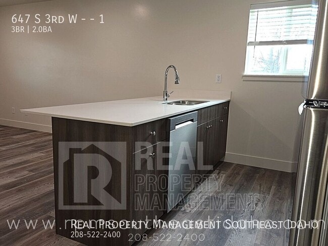 Building Photo - 647 S 3rd W