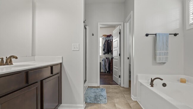 Building Photo - Towne Pointe