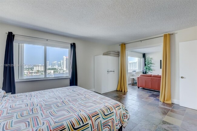 Building Photo - 401 Golden Isles Dr