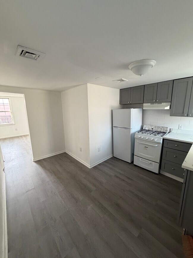 Building Photo - 1717 S 10th St