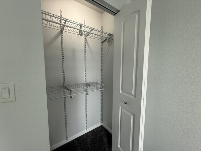 Building Photo - Waterfront 3 bedroom townhome with dock!