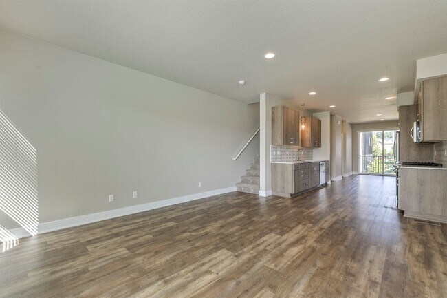 Building Photo - 17235 SW Goldcrest Ln