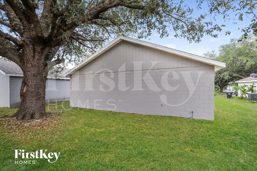 Building Photo - 7466 Groveoak Dr