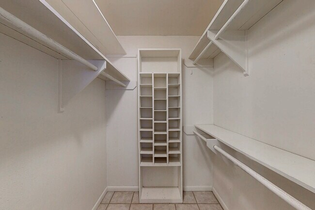 Building Photo - 1407 Skrivanek Ct