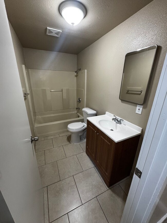 Building Photo - APPLY FOR THIS BEAUTIFUL HOME TODAY!