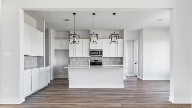 Building Photo - 3511 Palm Crest Dr