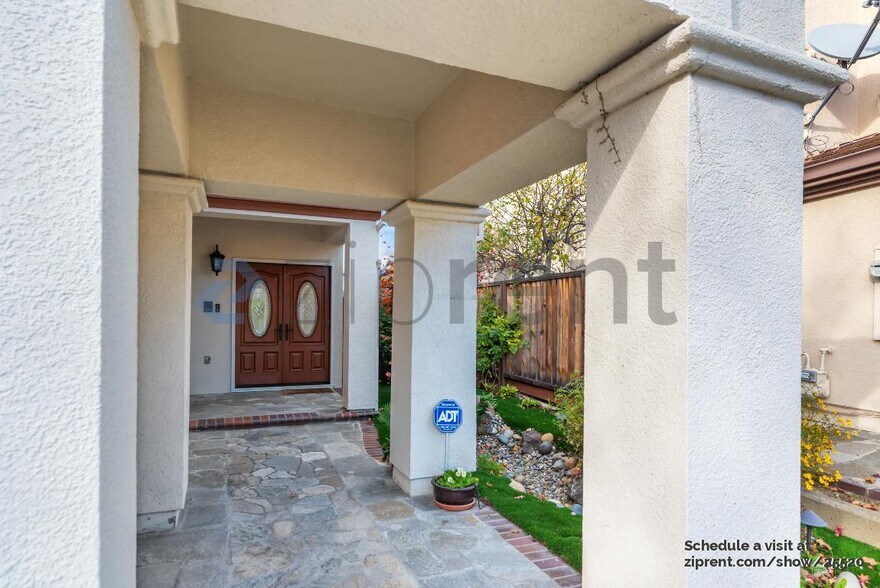 Building Photo - Unit