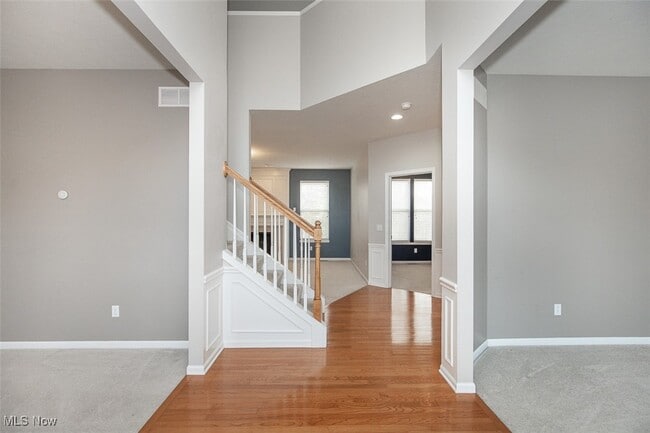 Building Photo - 2553 Seton Dr