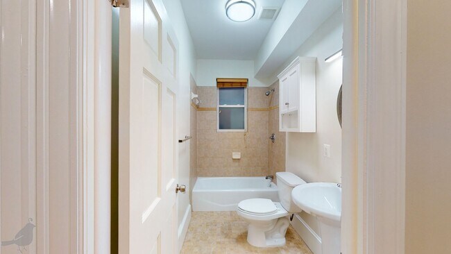 Building Photo - Renovated 2 Bedroom 2 Bath in Columbia Hei...