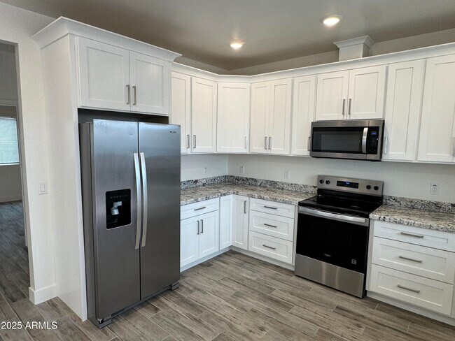 Building Photo - 2814 E Roeser Rd