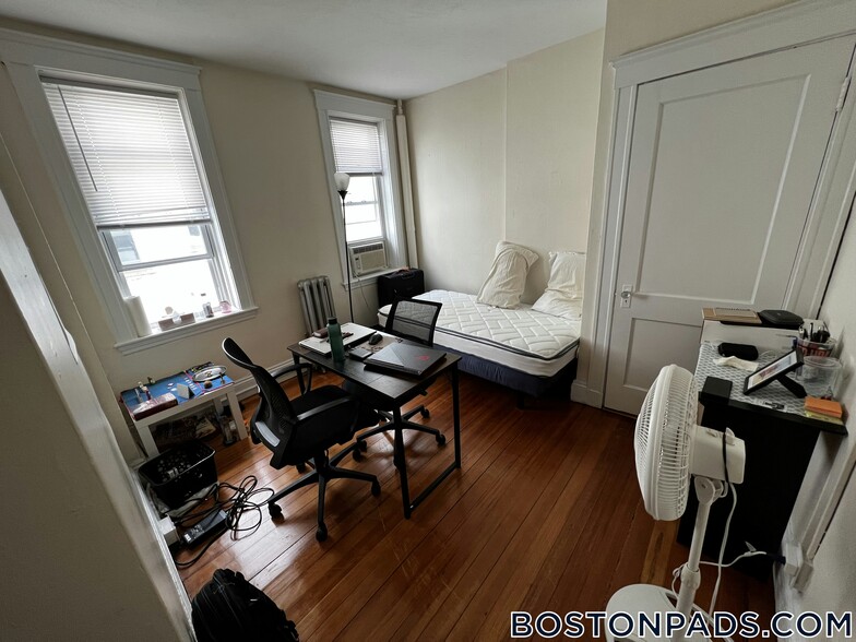 Building Photo - 520 Cambridge St