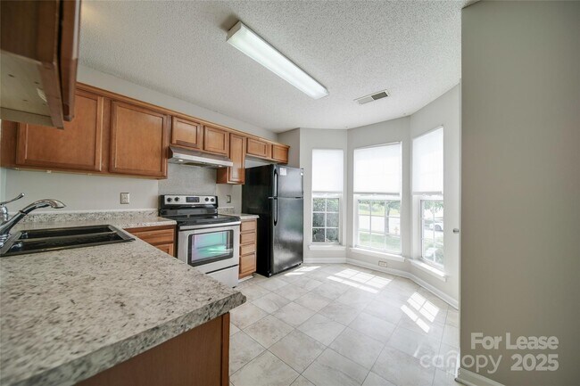 Building Photo - 120 Lantana Dr
