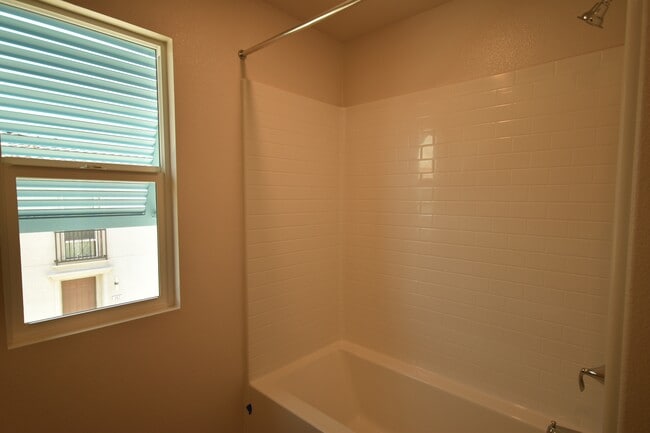 Building Photo - 656 Martina St