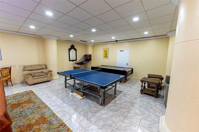 Building Photo - 3725 S Ocean Dr