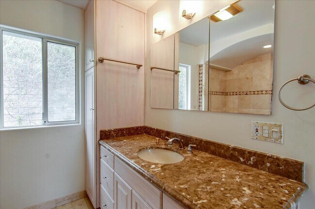 Building Photo - 8527 Wonderland Ave