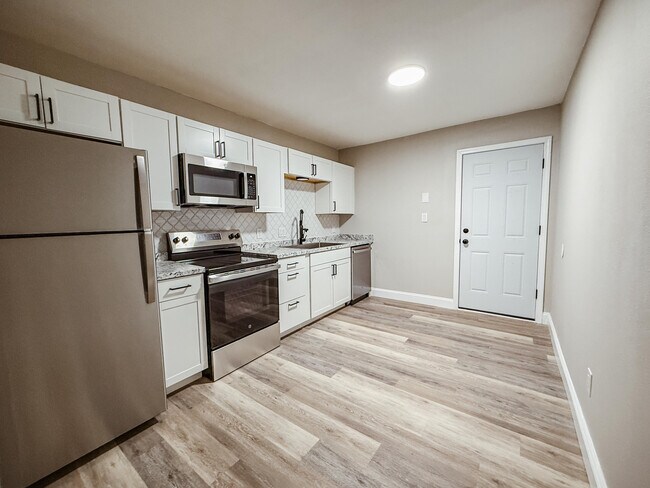 Building Photo - 9881 Guidy Ln