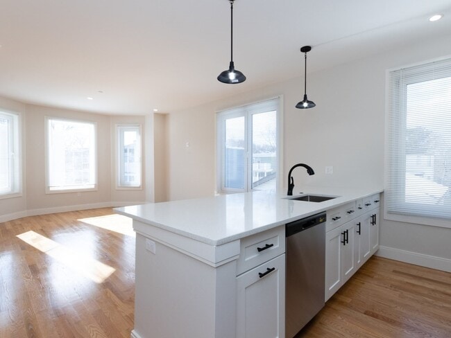 Primary Photo - 6 Tovar St