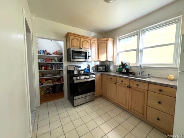 Building Photo - 48 Huber Pl