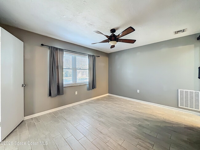 Building Photo - 2140 Emerald Ct