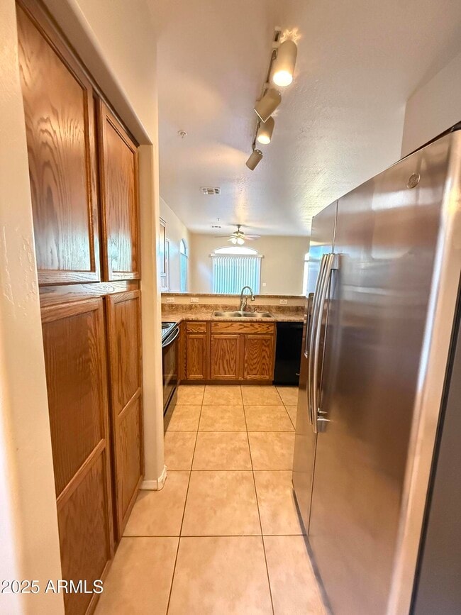 Building Photo - 2150 E Bell Rd