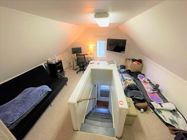 Building Photo - Monroe & 23rd St. Big 6 Bed 2 bath Home