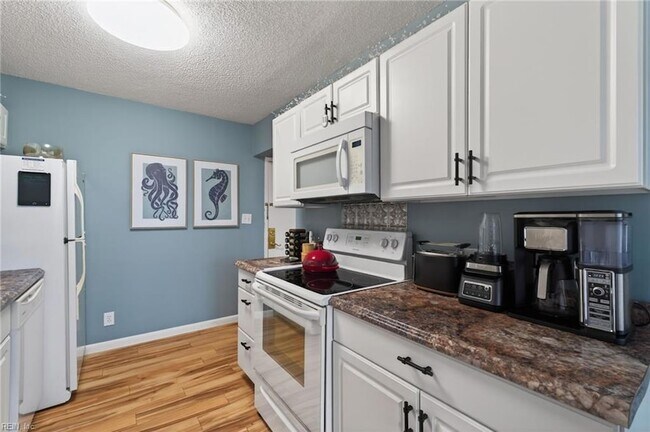 Building Photo - 3288 Page Ave