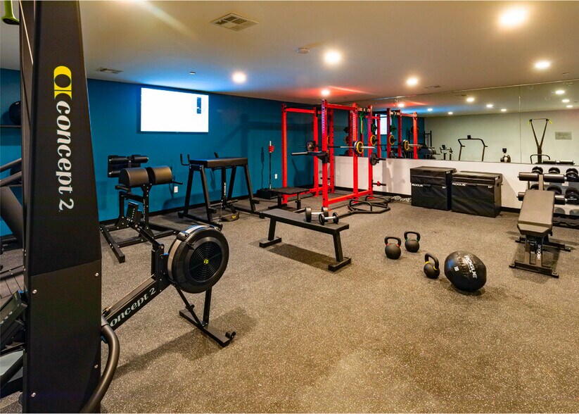 Full Free weight Rogue gym - 40 E Cherry St