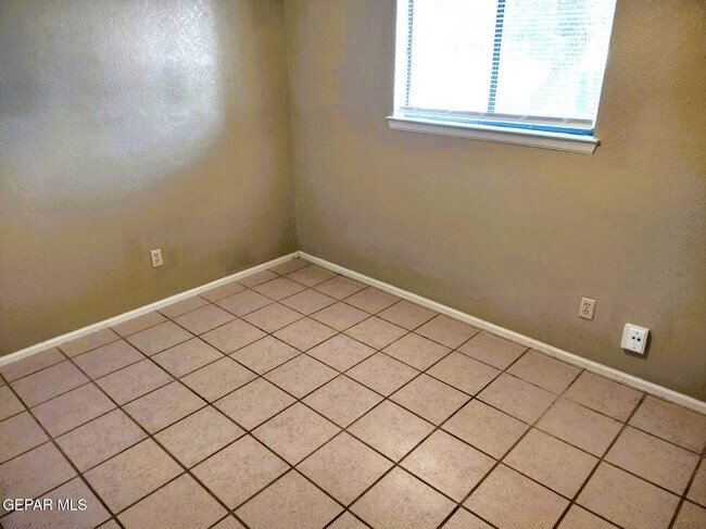 Building Photo - 725 Arredondo Dr