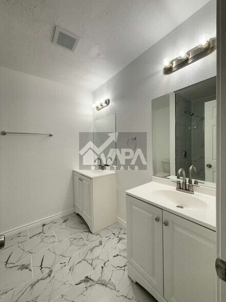 Building Photo - 7729 Narrow Pass St