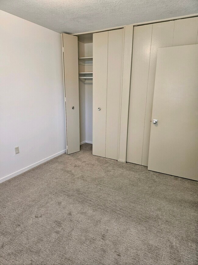 Building Photo - 1460 Vandenburg Cir