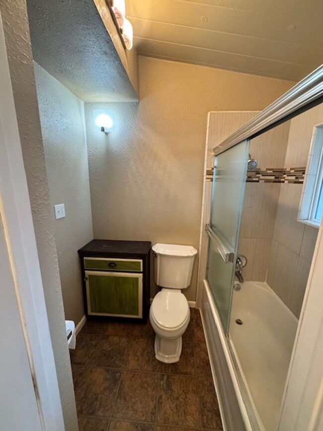 Building Photo - Available for Move In 3 Bed, 2.5 Bath Home...