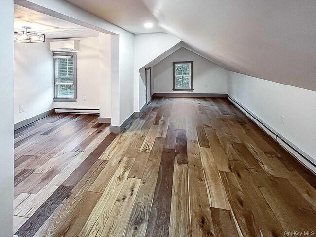 Building Photo - 5 Valley Farm Rd