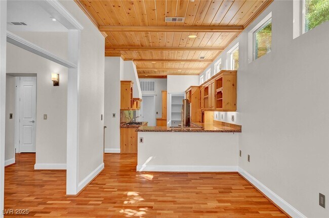 Building Photo - 9005 Opus Dr