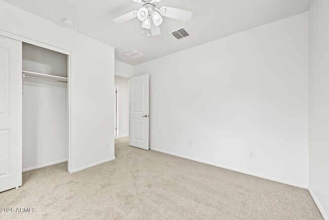 Building Photo - 6135 E Paradise Ln